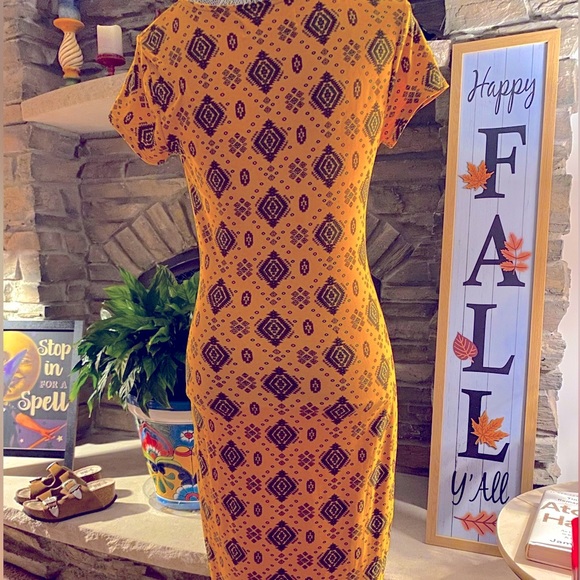 Three No-Boundaries Dress - Picture 6 of 16